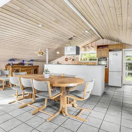 5 Bedroom Amazing In Holiday home Rorvig